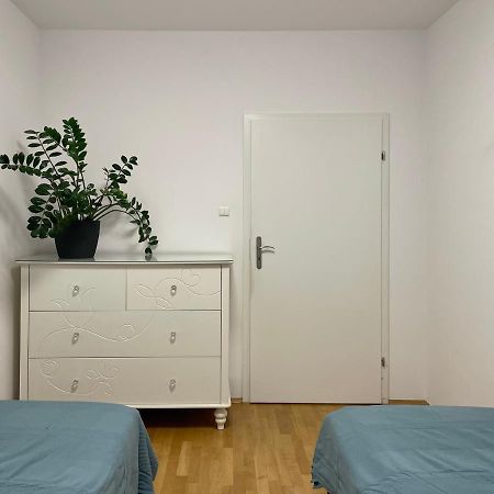 Apartament Przy Atrium Okolice Stacji Metra Rondo Onz Warsaw Exterior photo