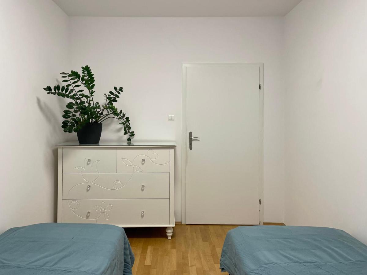 Apartament Przy Atrium Okolice Stacji Metra Rondo Onz Warsaw Exterior photo